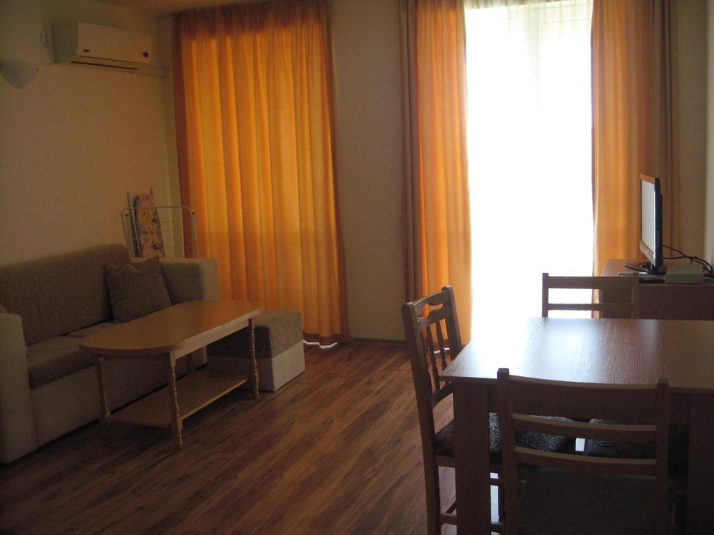 Chateau Aheloy Hotel Pomorie Quarto foto